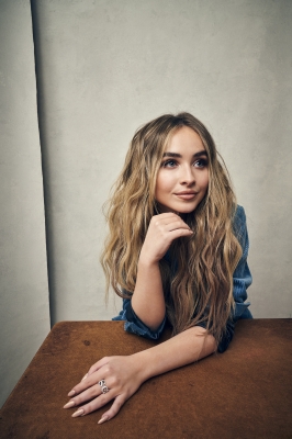 sabrinacarpenter-daily_28229.jpg