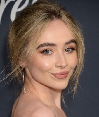 sabrinacarpenter-daily_281029.jpg