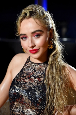 sabrinacarpenter-daily_28229.jpg