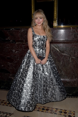 sabrinacarpenter-daily_282529.jpg