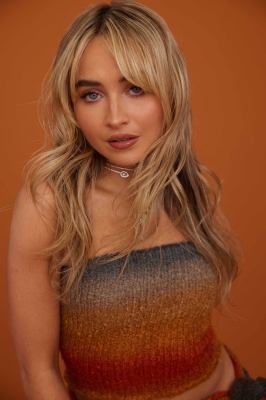 sabrinacarpenter-daily_28100229.jpg