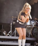 sabrinacarpenter-daily_289029.jpg