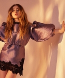 sabrinacarpenter-daily_281029.jpg