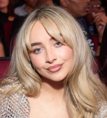 sabrinacarpenter-daily_28629.jpg