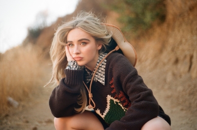 sabrinacarpenter-daily_281629.jpg