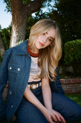 sabrinacarpenter-daily_281729.jpg