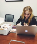 sabrinacarpenter-daily_28429.jpg