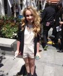 sabrinacarpenter-daily_28829.jpg