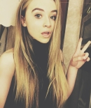 sabrinacarpenter-daily_281529.jpg