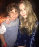 sabrinacarpenter-daily_2833229.jpg