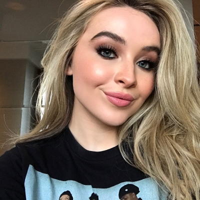 sabrinacarpenter-daily_2831329.jpg