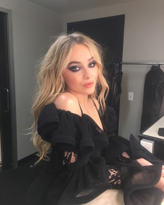 sabrinacarpenter-daily_2811529.jpg