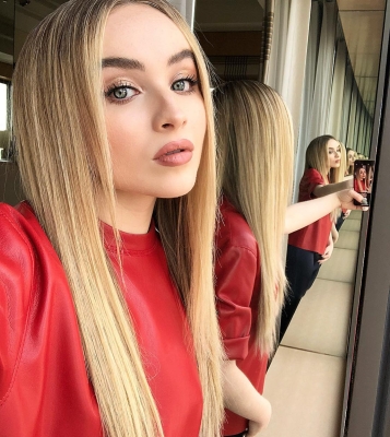 sabrinacarpenter-daily_2816729.jpg