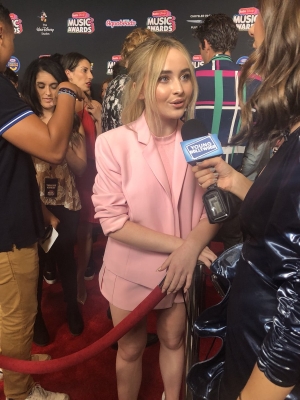 sabrinacarpenter-daily_2823229.jpg