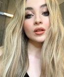 sabrinacarpenter-daily_2818529.jpg