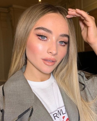 sabrinacarpenter-daily_2816129.jpg