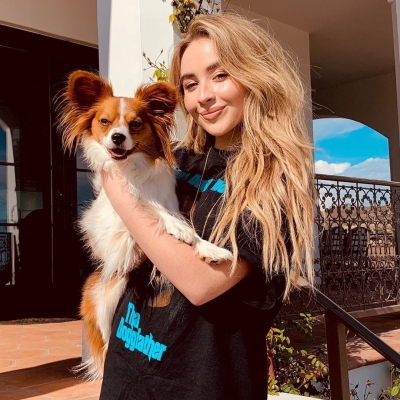 sabrinacarpenter-daily_285129.jpg