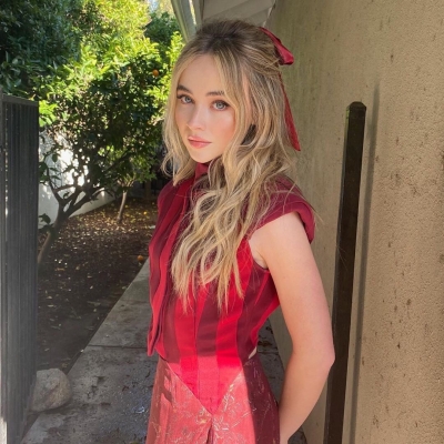 sabrinacarpenter-daily_283829.jpg