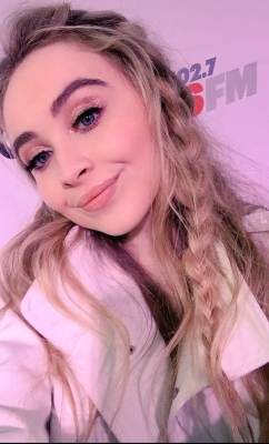 sabrinacarpenter-daily_282229.jpg