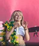 sabrinacarpenter-daily_282229.jpg