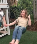 sabrinacarpenter-daily_282929.jpg