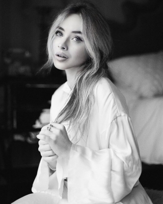 sabrinacarpenter-daily_28529.jpg