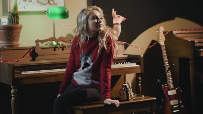 sabrinacarpenter-daily_283329.jpg