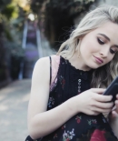 sabrinacarpenter-daily_285529.jpg