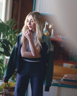 sabrinacarpenter-daily_28929.jpg