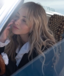 sabrinacarpenter-daily_281729.jpg