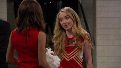 sabrinacarpenter-daily_282329.jpg