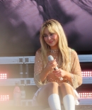 sabrinacarpenter-daily_28729.jpg