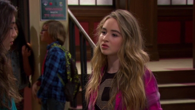 sabrinacarpenter-daily_282329.jpg