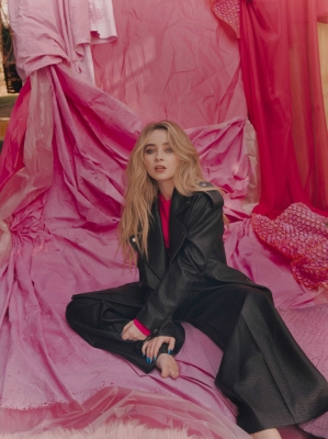 sabrinacarpenter-daily_28529.jpg