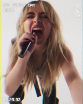 sabrinacarpenter-daily_286029.jpg