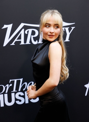 sabrinacarpenter-daily_284329.jpg