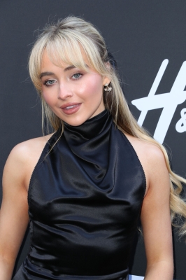 sabrinacarpenter-daily_287829.JPG