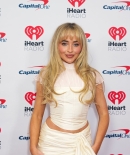 sabrinacarpenter-daily_28929.jpg