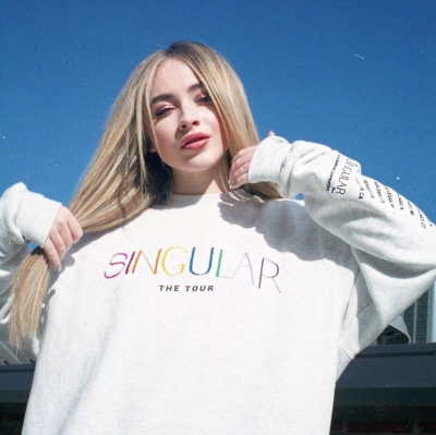 sabrinacarpenter-daily_28229.jpg