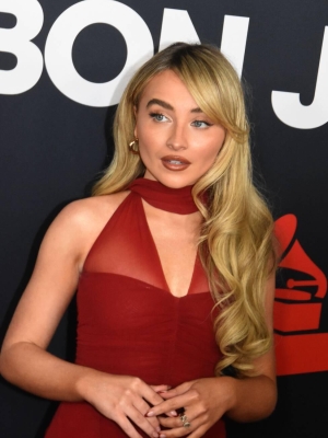 sabrinacarpenter-daily_2814629.jpg