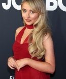 sabrinacarpenter-daily_281529.jpg