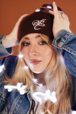 sabrinacarpenter-daily_28629.jpg