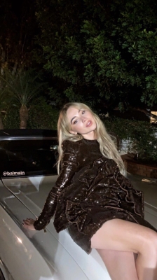 sabrinacarpenter-daily_2813929.jpg