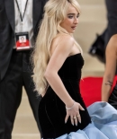 sabrinacarpenter-daily_2820629.jpg