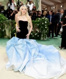 sabrinacarpenter-daily_285429.jpg