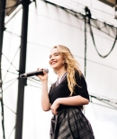 sabrinacarpenter-daily_281129.jpg