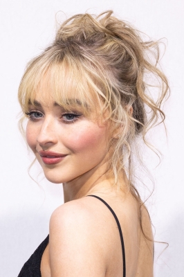 sabrinacarpenter-daily_281629.jpg