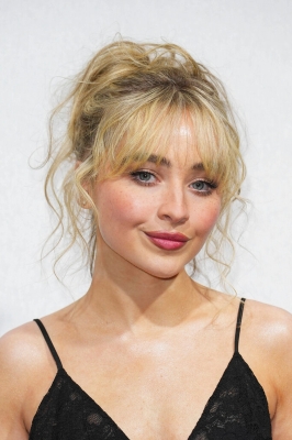 sabrinacarpenter-daily_284229.jpg