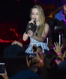 sabrinacarpenter-daily_282829.jpg