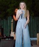 sabrinacarpenter-daily_284729.jpg